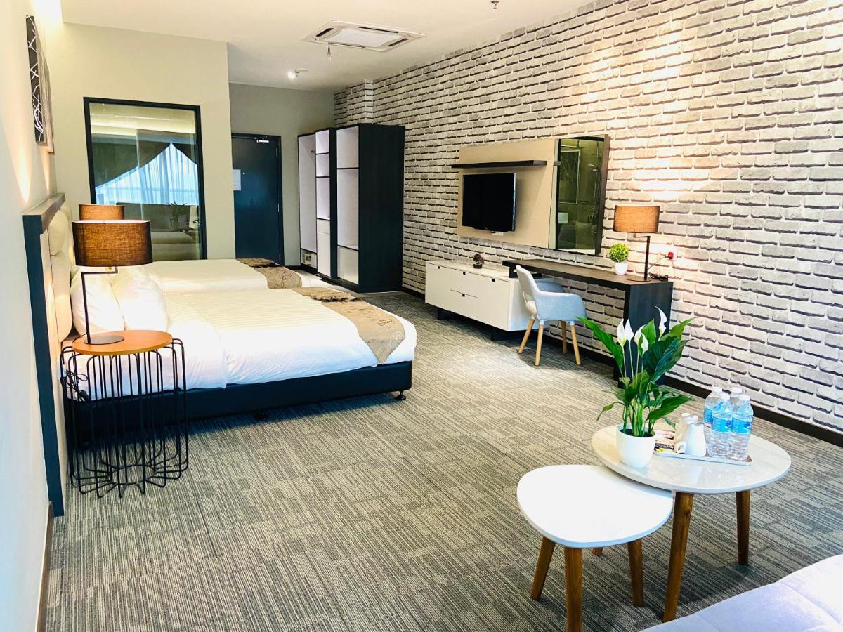 Glex Hotel Signature Джохор Бахру Екстериор снимка