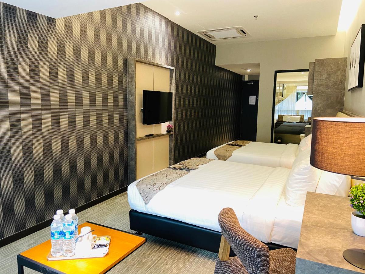 Glex Hotel Signature Джохор Бахру Екстериор снимка