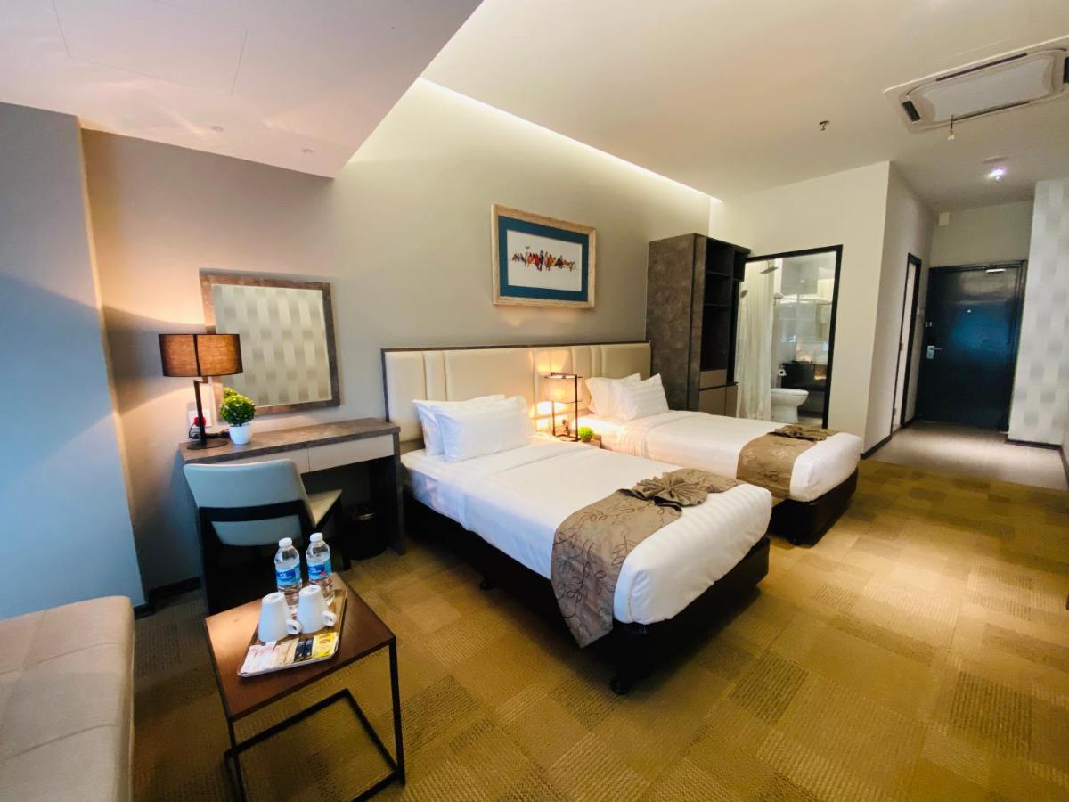 Glex Hotel Signature Джохор Бахру Екстериор снимка