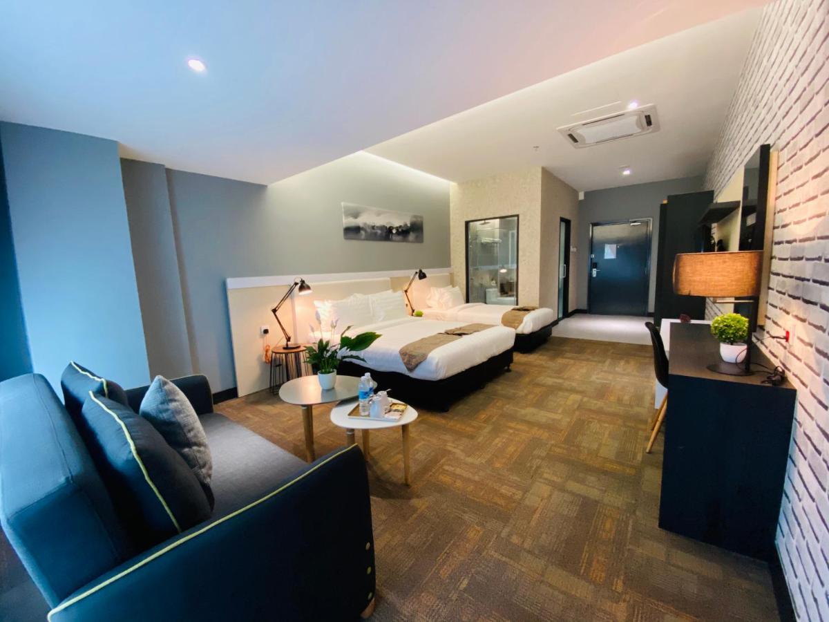 Glex Hotel Signature Джохор Бахру Екстериор снимка