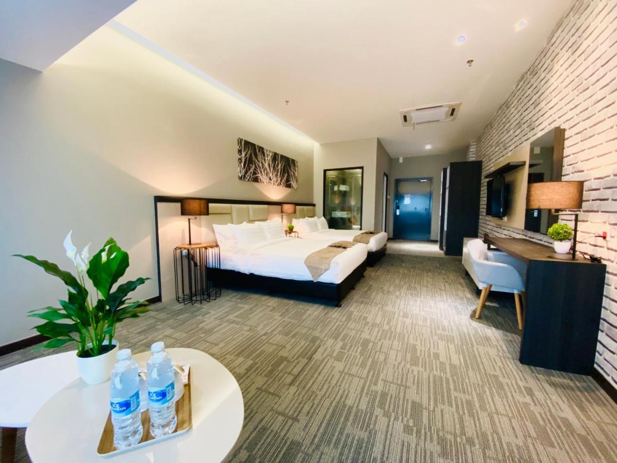 Glex Hotel Signature Джохор Бахру Екстериор снимка