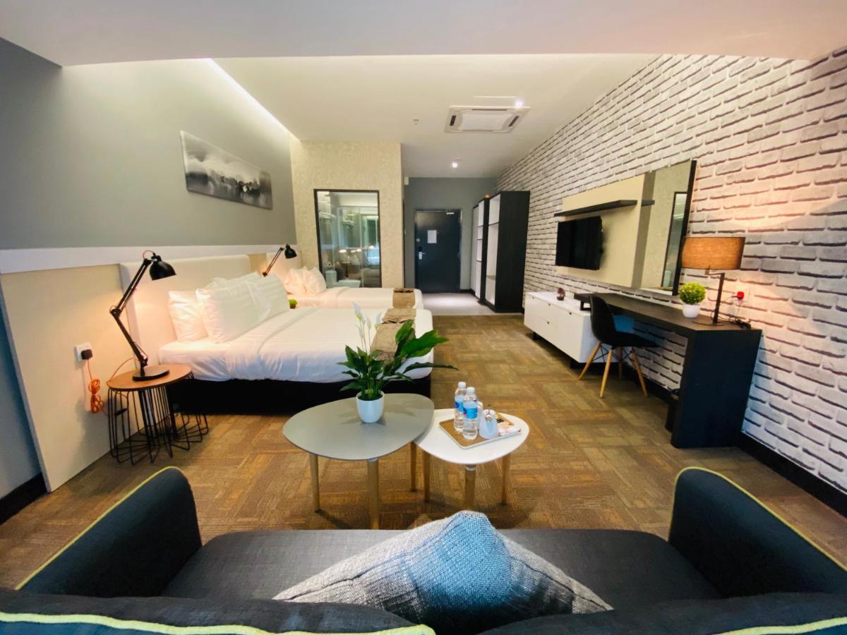 Glex Hotel Signature Джохор Бахру Екстериор снимка
