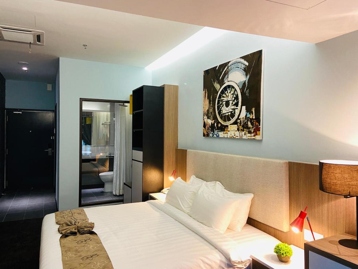 Glex Hotel Signature Джохор Бахру Екстериор снимка