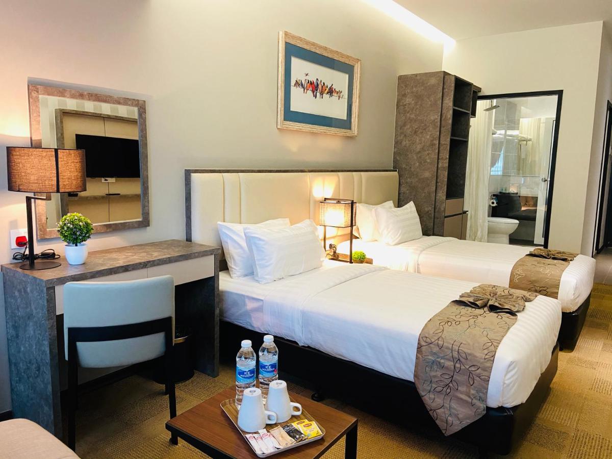 Glex Hotel Signature Джохор Бахру Екстериор снимка
