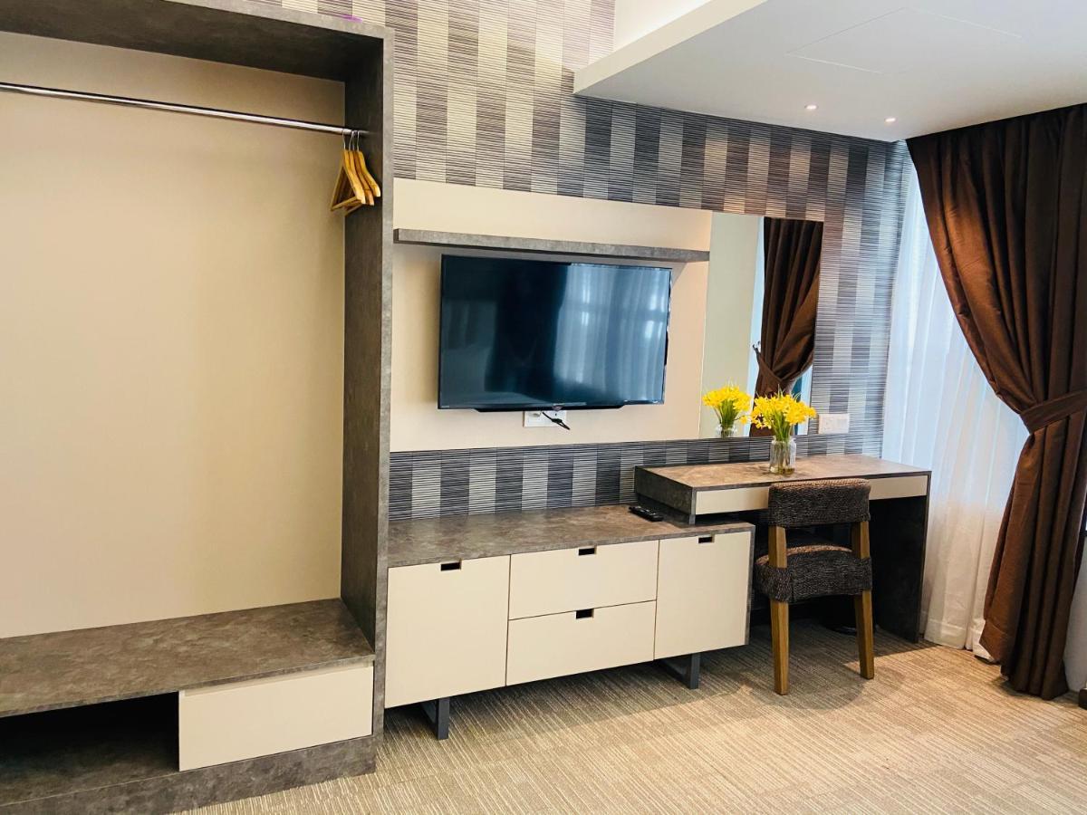 Glex Hotel Signature Джохор Бахру Екстериор снимка